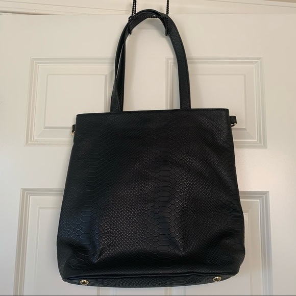 Charming Charlie Handbags - NWOT Charming Charlie tote bag
